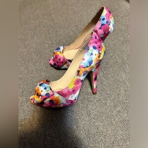 BONGO Vibrant Floral Retro Fabric Bow Peep Toe Slip On Stilettos Women's 7.5